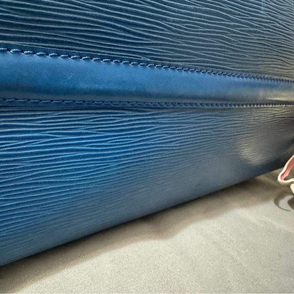 Pre owned LV blue leather 35 speedy in great use condition. - Picture 6 of 10